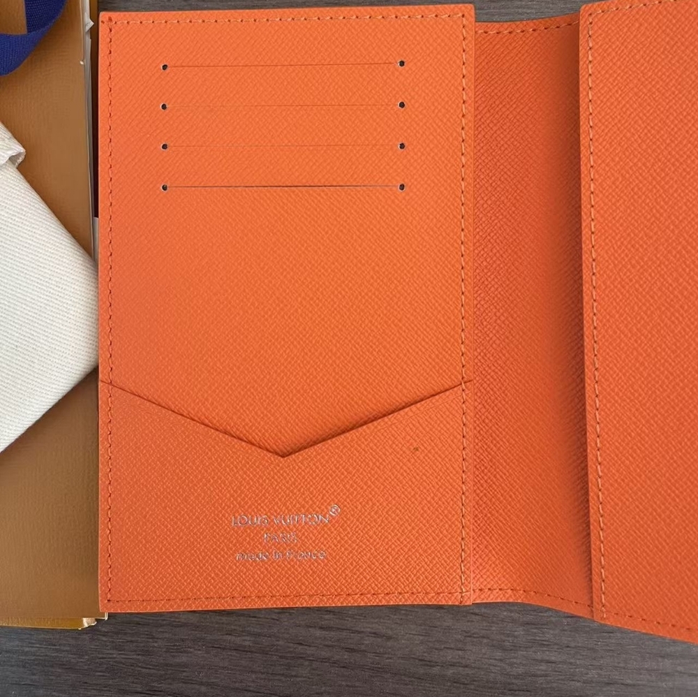 Louis Vuitton Passport Cover - Picture 7 of 9